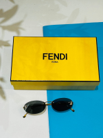 ⁦نظارات شمسية من FENDI تألقي بإطلالة تليق بذوقك الرفيع.⁩ - الصورة ⁦2⁩