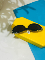 ⁦نظارات Swarovski الشمسية⁩ - الصورة ⁦3⁩