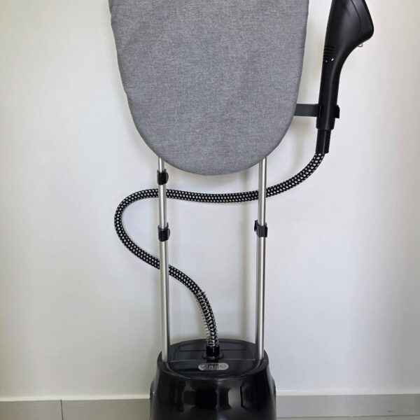 مكواة بخار عمودية (Stand Garment Steamer):